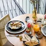 Legends House By Sweet Apartmanhotel