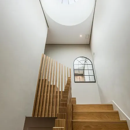Aparthotel Legends House By Sweet 2*