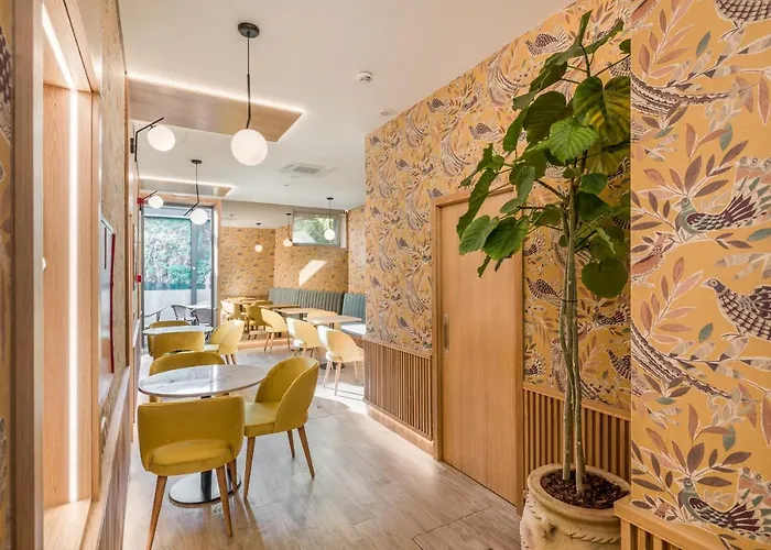 Aparthotel Legends House By Sweet 4*